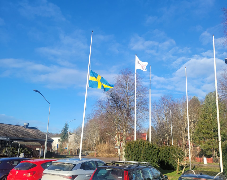 Flagga På Halv Stång