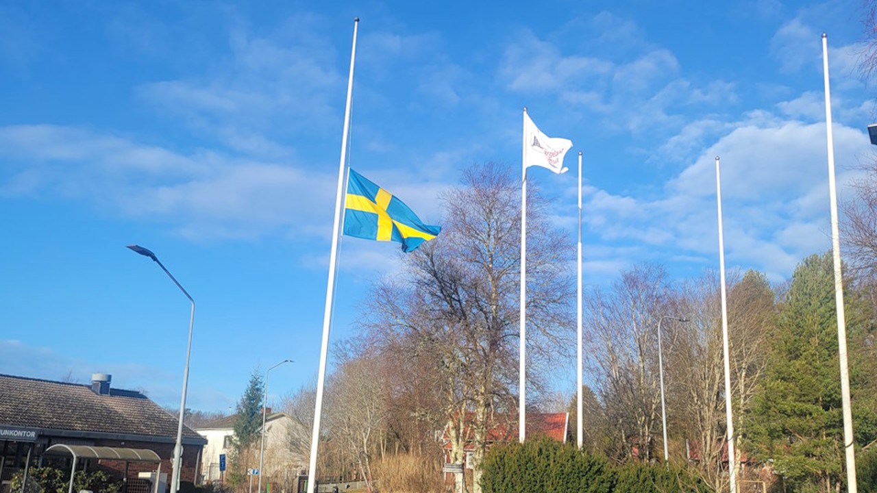 Flagga På Halv Stång